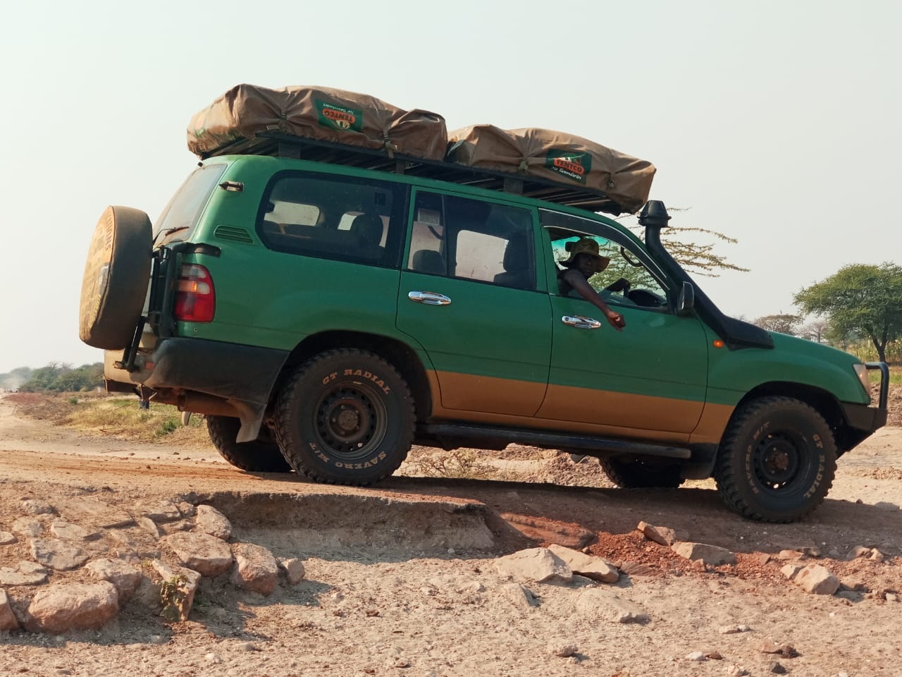 4x4rentals uganda fleet landcruiser V8 green rooftop tents